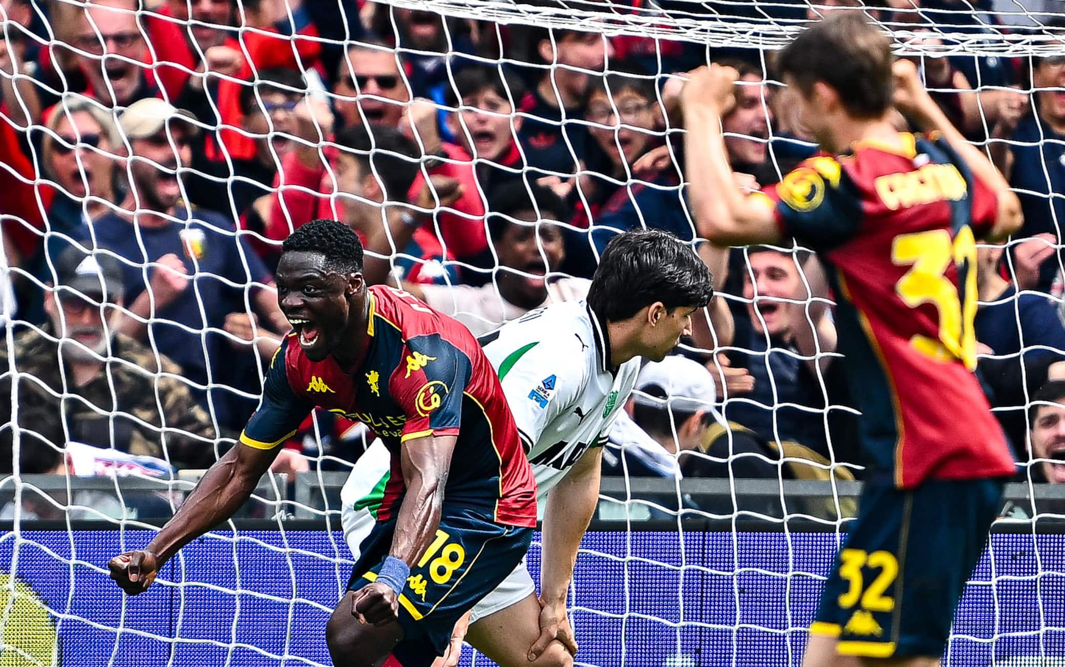 Genoa-Sassuolo 2-1, gol di Malinovskyi, Koné ed Ekuban. Colpo salvezza per De Rossi