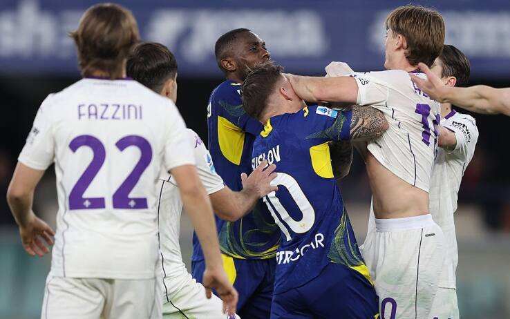 Verona-Fiorentina, rissa Suslov-Gudmundsson: doppia espulsione