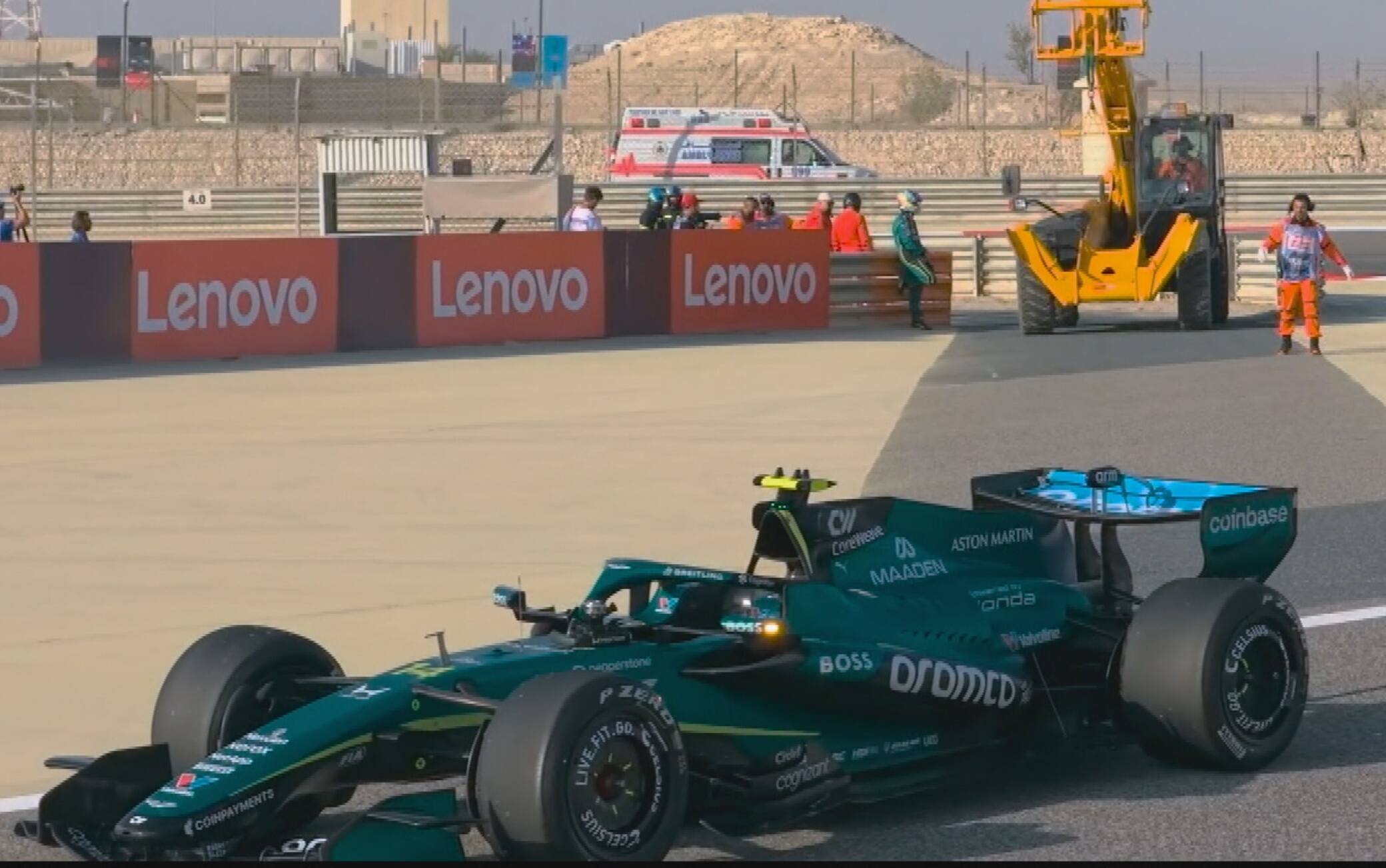 Test F1, l'Aston Martin non va: Alonso costretto a fermarsi nel Day-2 in Bahrain
