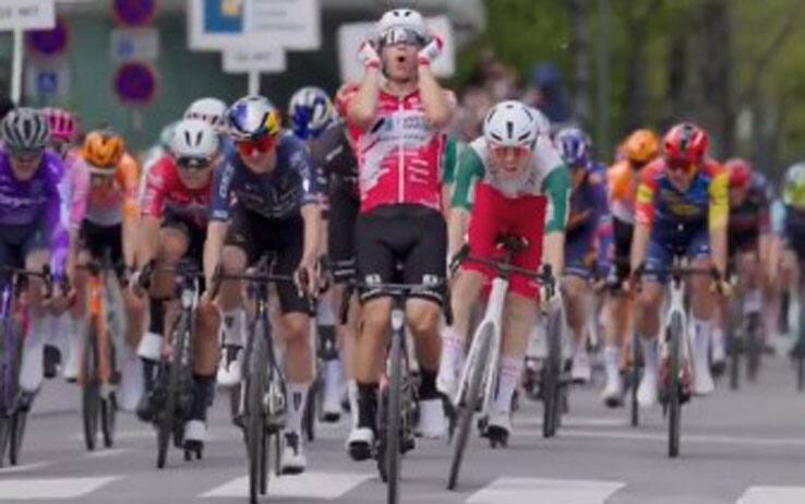 Tour of the Alps 2026, Tommaso Dati vince la 1^ tappa: Pidcock battuto allo sprint