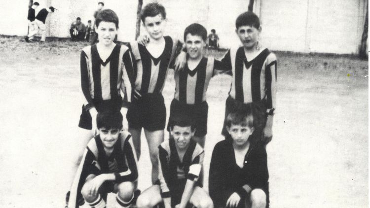 Prima squadra di bambini, in alto da sinistra: Mario Colombo, Gianni Vavassori, Gaetano e Pietro Corbellini